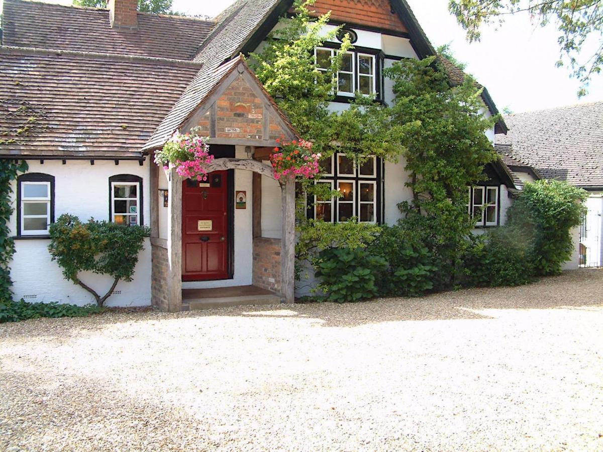 West Lodge Hotel Aylesbury  Exterior photo